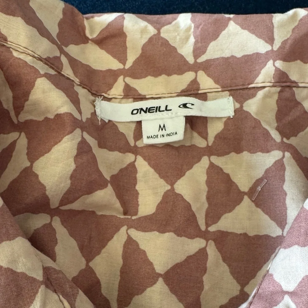 O'Neill neutral taupe & cream cover up/button down shirt! Very versatile 💦